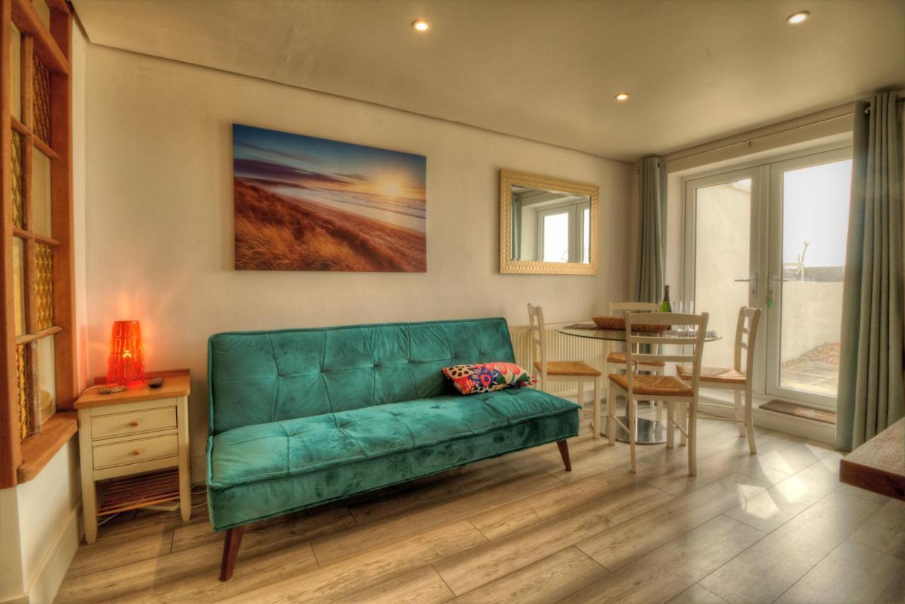 Pass The Keys Shore To Please - Sea Views And Beach Front Modern 1Bed Apt With Sofabed พอร์ตสมัธ ภายนอก รูปภาพ
