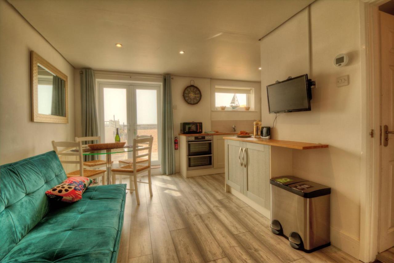 Pass The Keys Shore To Please - Sea Views And Beach Front Modern 1Bed Apt With Sofabed พอร์ตสมัธ ภายนอก รูปภาพ